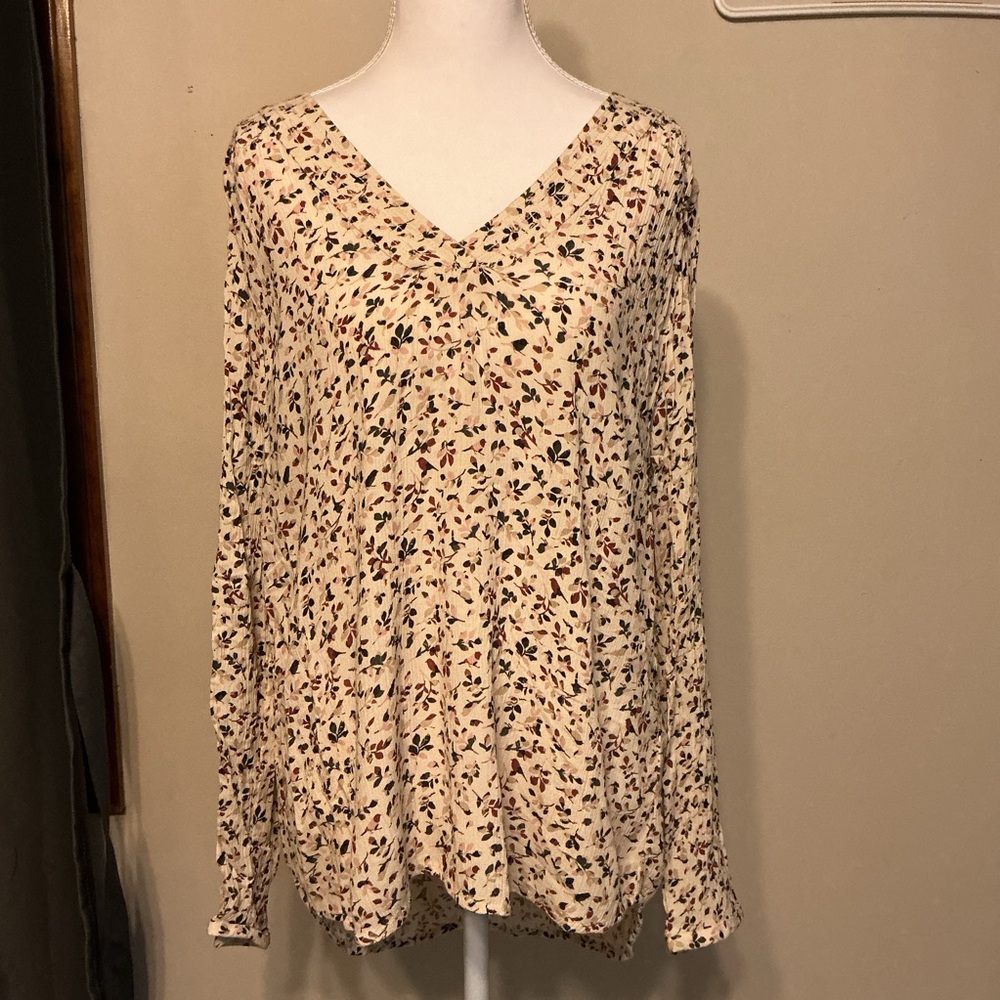 Hinge Cream Floral V-Neck Blouse